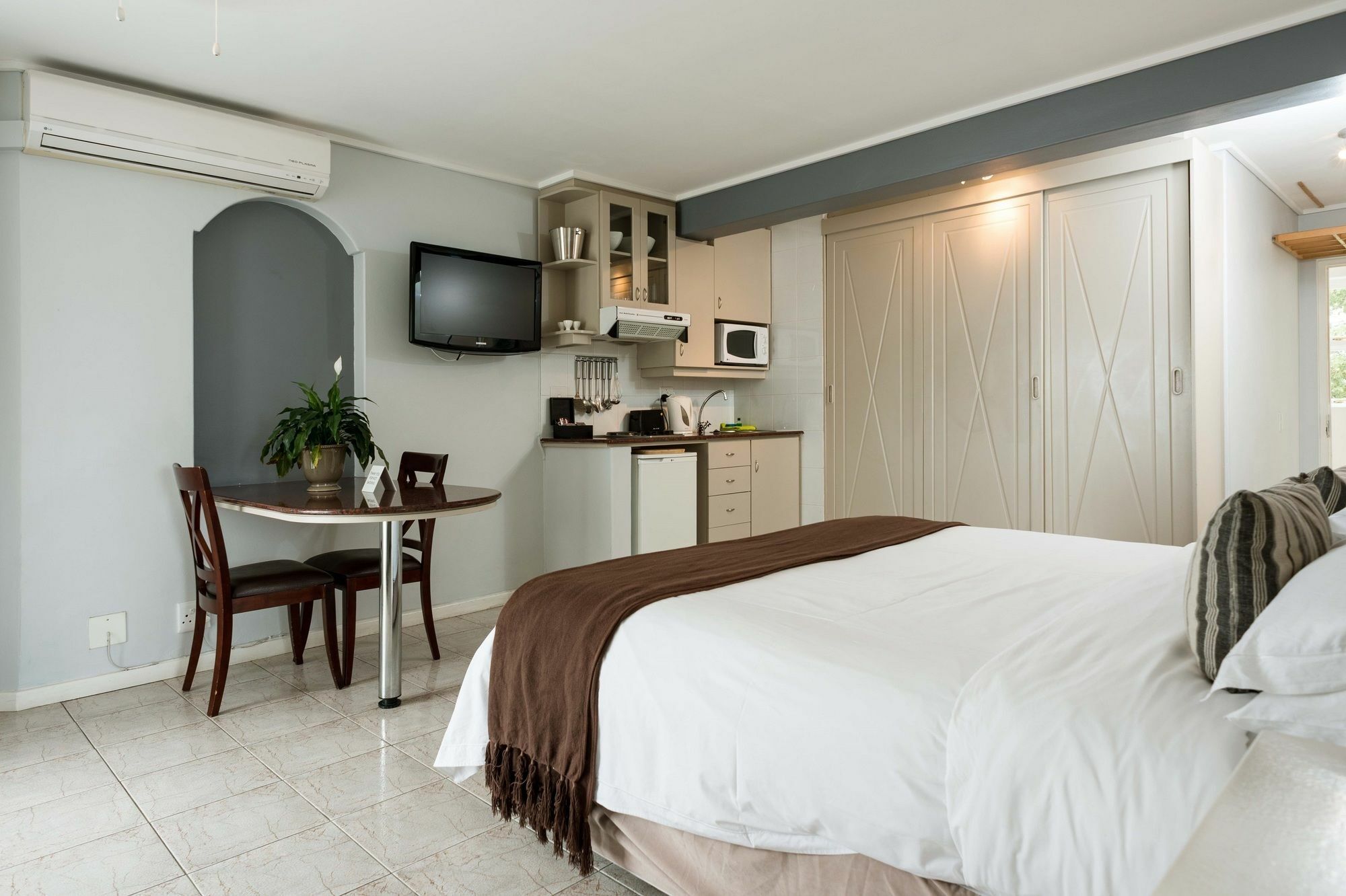 Place On The Bay Self-catering * Cape Town